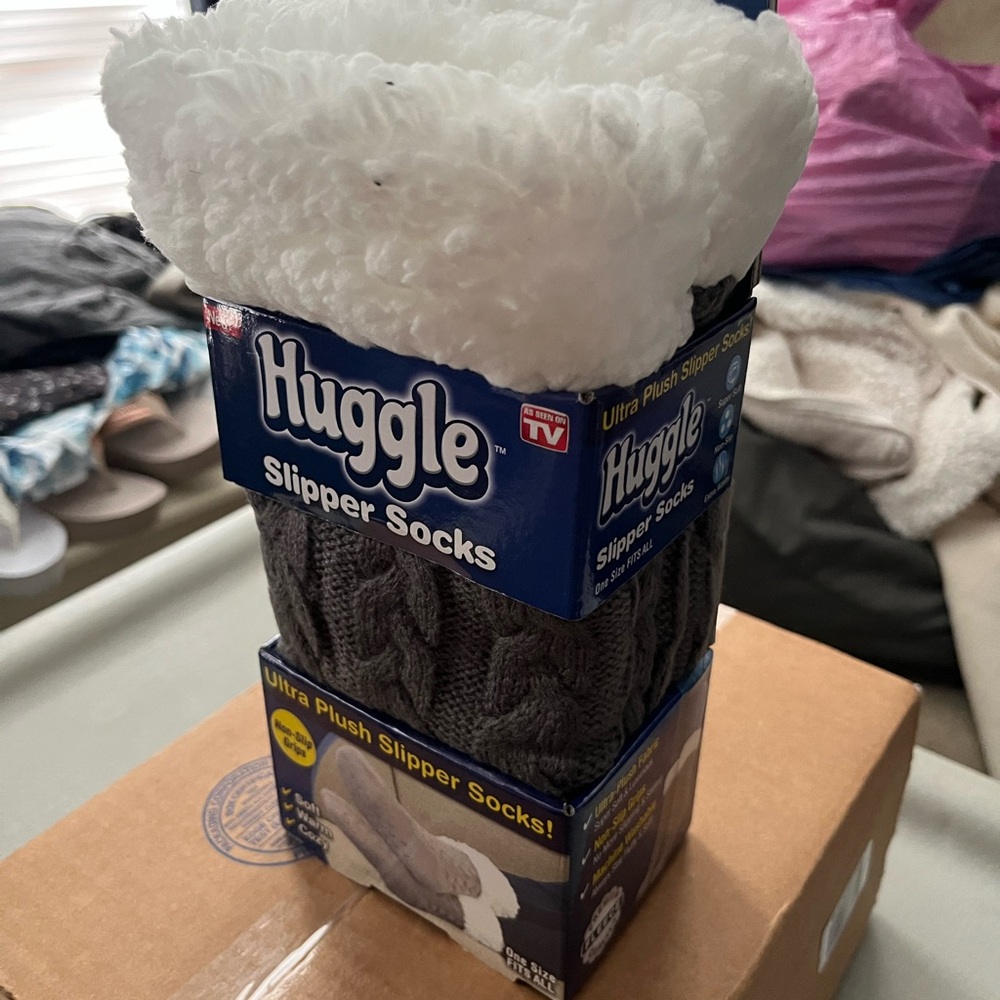 Huggle Ultra Plush Slipper Socks - Gray and White